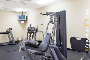 Fitnesscentret og/eller fitnessfaciliteterne på 3BR Apartment near Disney
