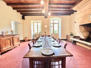a large dining room with a long table and chairs at Au Domaine Valigny, piscine chauffée + WIFI Fibre in Saint-Benoît