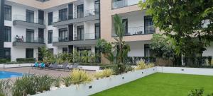 La pileta dentro o cerca de Embassy Gardens