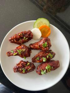 ホテルの敷地内または近くでの食事または食べ物