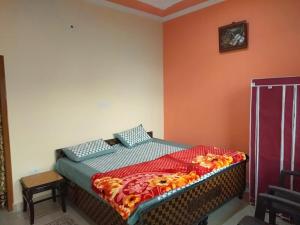 a bedroom with a bed in a room at Kanta riverside Home stay in Pālampur