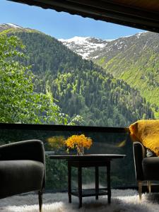 a room with a table and a view of a mountain at Ayder Dağ Evi in Ayder Yaylasi