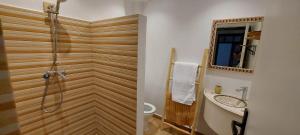Koupelna v ubytování CASA ZOUINA + 37 fotografií