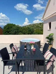 Nespecifikovaný výhled na hory nebo výhled na hory při pohledu z apartmánu