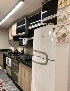 A cozinha ou cozinha compacta de Apartamento sofisticado