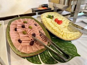 Makanan di atau berdekatan hotel