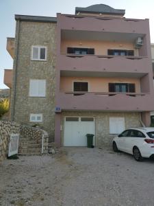 Budova, v ktorej sa apartmán nachádza