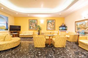 TV a/nebo společenská místnost v ubytování Hotel Ettoral