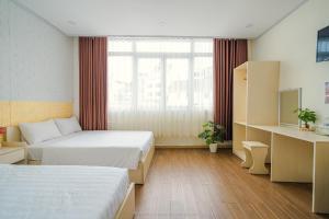 Postel nebo postele na pokoji v ubytování HOTEL NẮNG CHIỀU ĐÀ LẠT