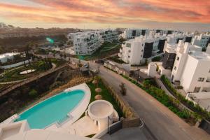 Bazén v ubytovaní Mara's Apartments Higueron West - Scandinavian Luxury - Views of the Sea and Natural Landscapes alebo v jeho blízkosti