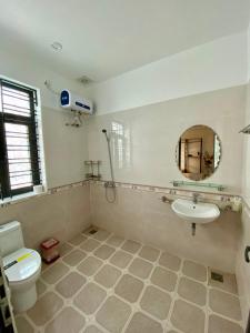 Bathroom sa Hương Cảng Homestay