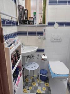 a bathroom with a sink and a toilet and a stool at LA CASA DEI PARGOLI JUNIOR in Matera