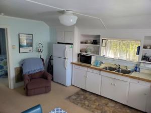 Η κουζίνα ή μικρή κουζίνα στο Bay Cottage Getaway