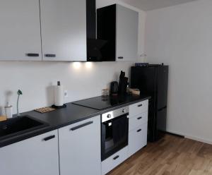 Кухня або міні-кухня у Moderne Wohnung mit Loggia - Neubau 2023