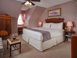 Ένα ή περισσότερα κρεβάτια σε δωμάτιο στο Keystone Inn Bed and Breakfast