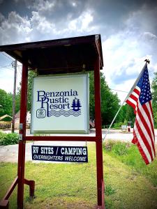 Certifikát, hodnocení, plakát nebo jiný dokument vystavený v ubytování Benzonia Rustic Resort