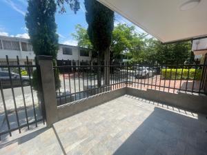 En balkong eller terrass på Apartamento con aire acondicionado al lado de la Unidad Deportiva de Belén y a 10 minutos de Plaza Mayor - 2