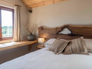 Postel nebo postele na pokoji v ubytování Beachside chalet 6 Little Tern, with access to beach