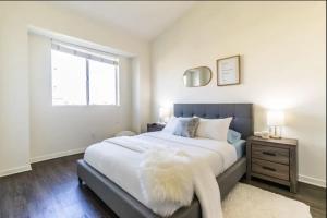 a bedroom with a large bed and a window at Luxury 2bedroom 2bath Santa Monica in Los Angeles
