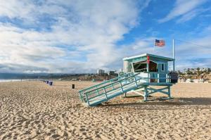 a life guard station on a beach with an american flag at Luxury 2bedroom 2bath Santa Monica in Los Angeles