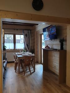 Telewizja i/lub zestaw kina domowego w obiekcie Domeczek Góralski Zakopane