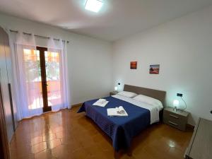 A bed or beds in a room at NaturAmare Apartments Palinuro