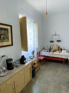 Ett kök eller pentry på Pias Guesthouse