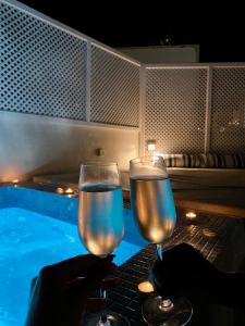 Напої в The Muses of Santorini Private Jacuzzi Suites