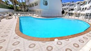 A piscina localizada em Lovely and cozy sea view apartment Ocean Breeze ou nos arredores