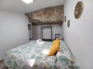 Cama o camas de una habitación en Casa Cueva EL PORTÓN