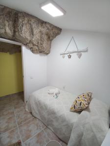 Cama o camas de una habitación en Casa Cueva EL PORTÓN