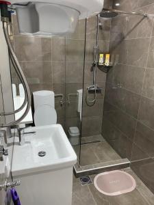 Kamar mandi di Apartman JOVANA