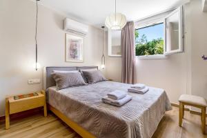 Posteľ alebo postele v izbe v ubytovaní Poly's Villa Lefkada