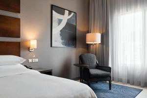 Four Points by Sheraton Lagosにあるベッド