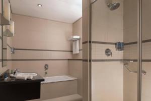 Four Points by Sheraton Lagosにあるバスルーム