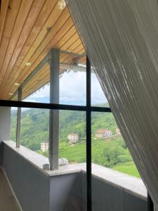 a room with a window with a view of a mountain at Doğa içinde ferah huzurlu müstakil ev in Of