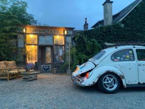 a white car parked in front of a house at La cabane de Mimi la Sardine in Laigné-en-Belin