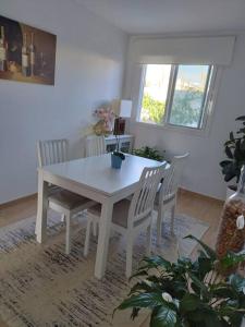 Zdjęcie z galerii obiektu Villa de lujo frente al mar w mieście Barrio-Mar
