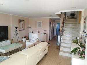 Zdjęcie z galerii obiektu Villa de lujo frente al mar w mieście Barrio-Mar