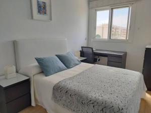 Łóżko lub łóżka w pokoju w obiekcie Villa de lujo frente al mar