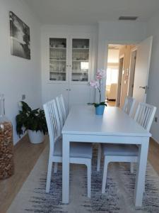Zdjęcie z galerii obiektu Villa de lujo frente al mar w mieście Barrio-Mar