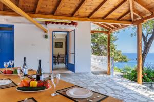 Villa mit Meerblick in der Unterkunft Remezzo Cottage in Skopelos