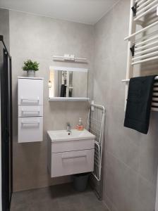 Phòng tắm tại Domki Apartamentowe AURA