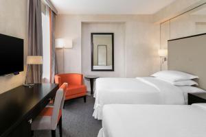 Postel nebo postele na pokoji v ubytování Sheraton Bucharest Hotel + 37 fotografií