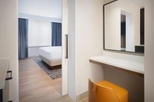 Postel nebo postele na pokoji v ubytování Austin Marriott South