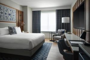 Postel nebo postele na pokoji v ubytování Austin Marriott South