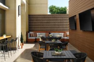 TV a/nebo společenská místnost v ubytování Austin Marriott South