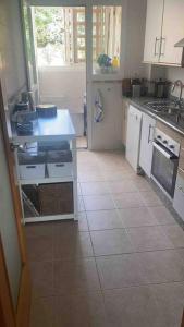 Kuchnia lub aneks kuchenny w obiekcie Superbe appartement avec piscine à 800m de la mer
