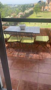 Balkon lub taras w obiekcie Superbe appartement avec piscine à 800m de la mer