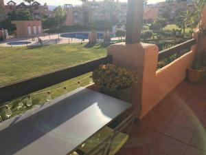 Ogród w obiekcie Superbe appartement avec piscine à 800m de la mer
